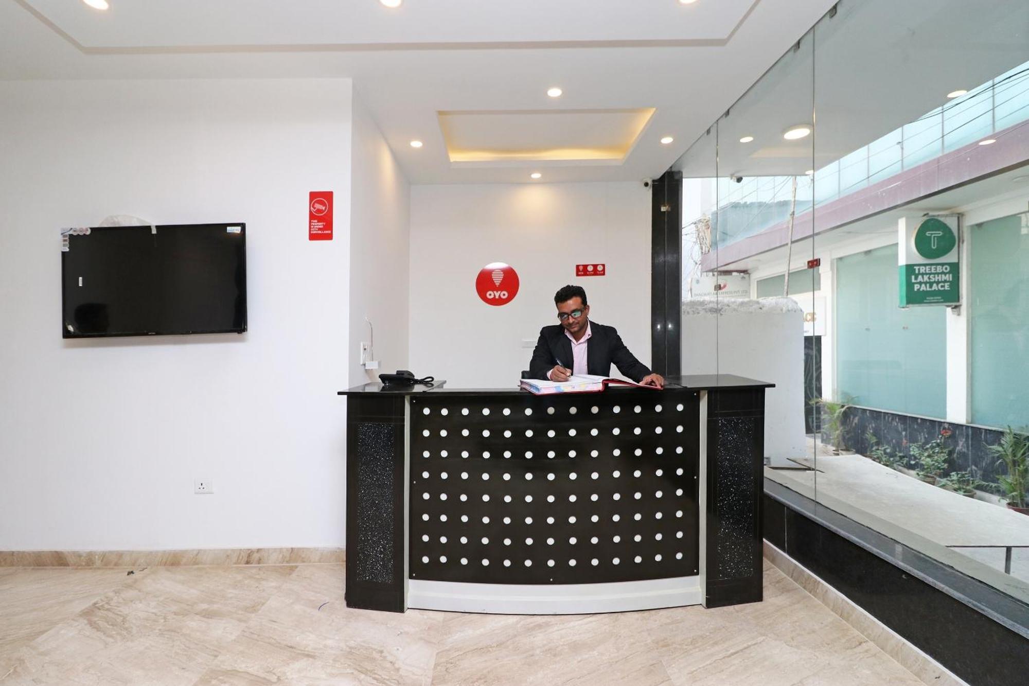 Hotel O Aamara Yeni Delhi Dış mekan fotoğraf
