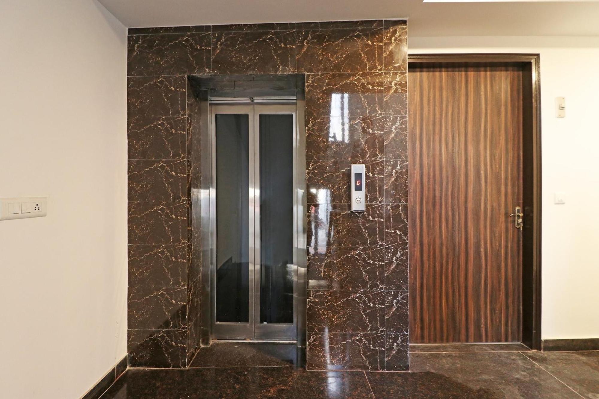 Hotel O Aamara Yeni Delhi Dış mekan fotoğraf