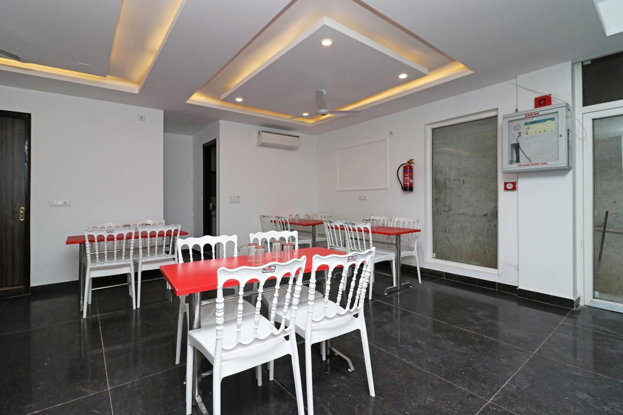 Hotel O Aamara Yeni Delhi Dış mekan fotoğraf