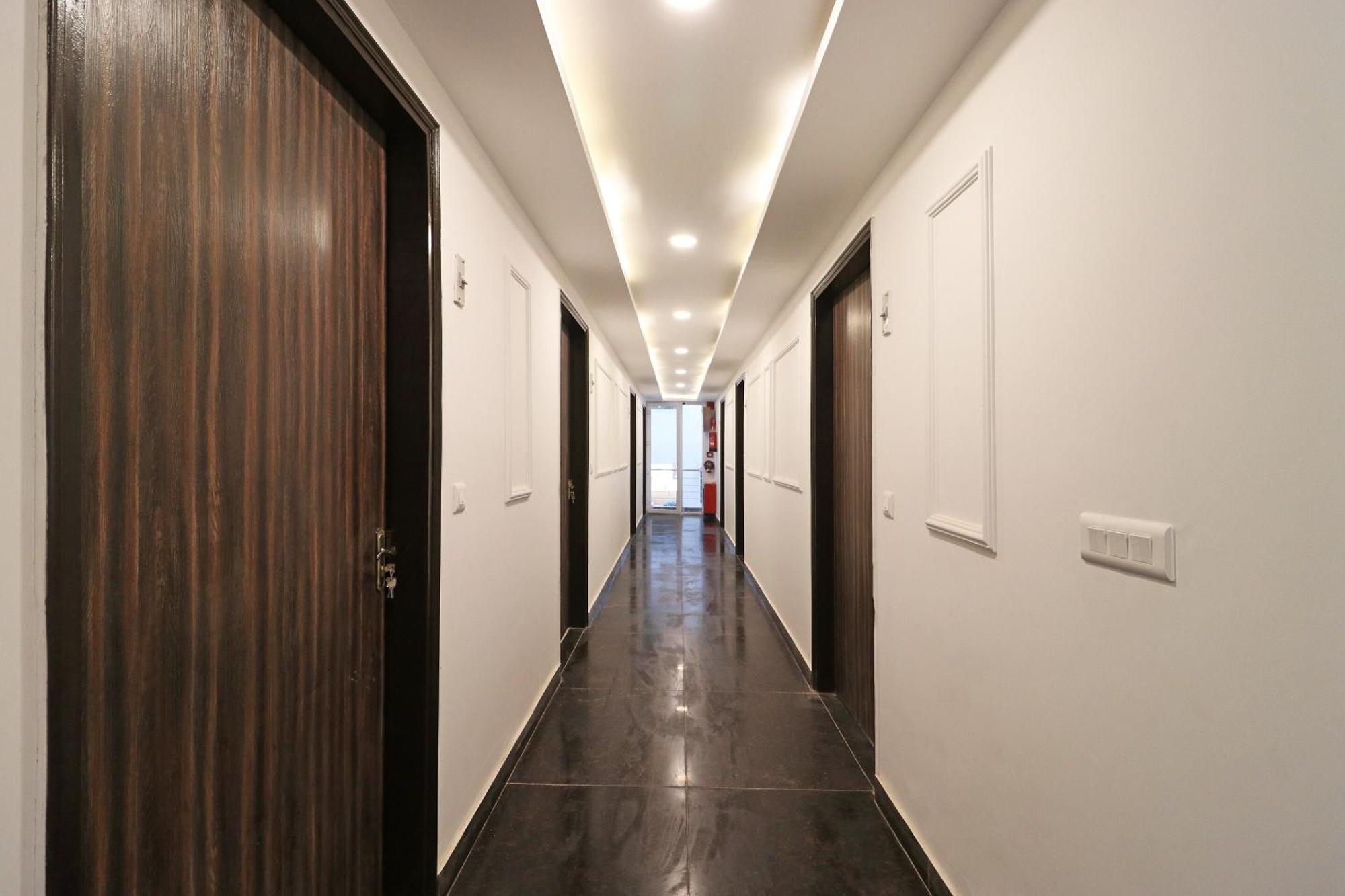 Hotel O Aamara Yeni Delhi Dış mekan fotoğraf