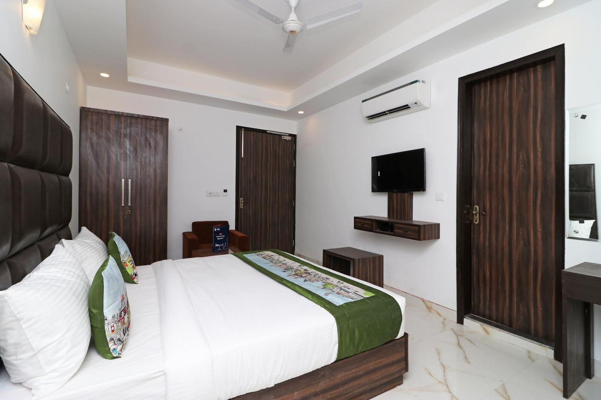 Hotel O Aamara Yeni Delhi Dış mekan fotoğraf