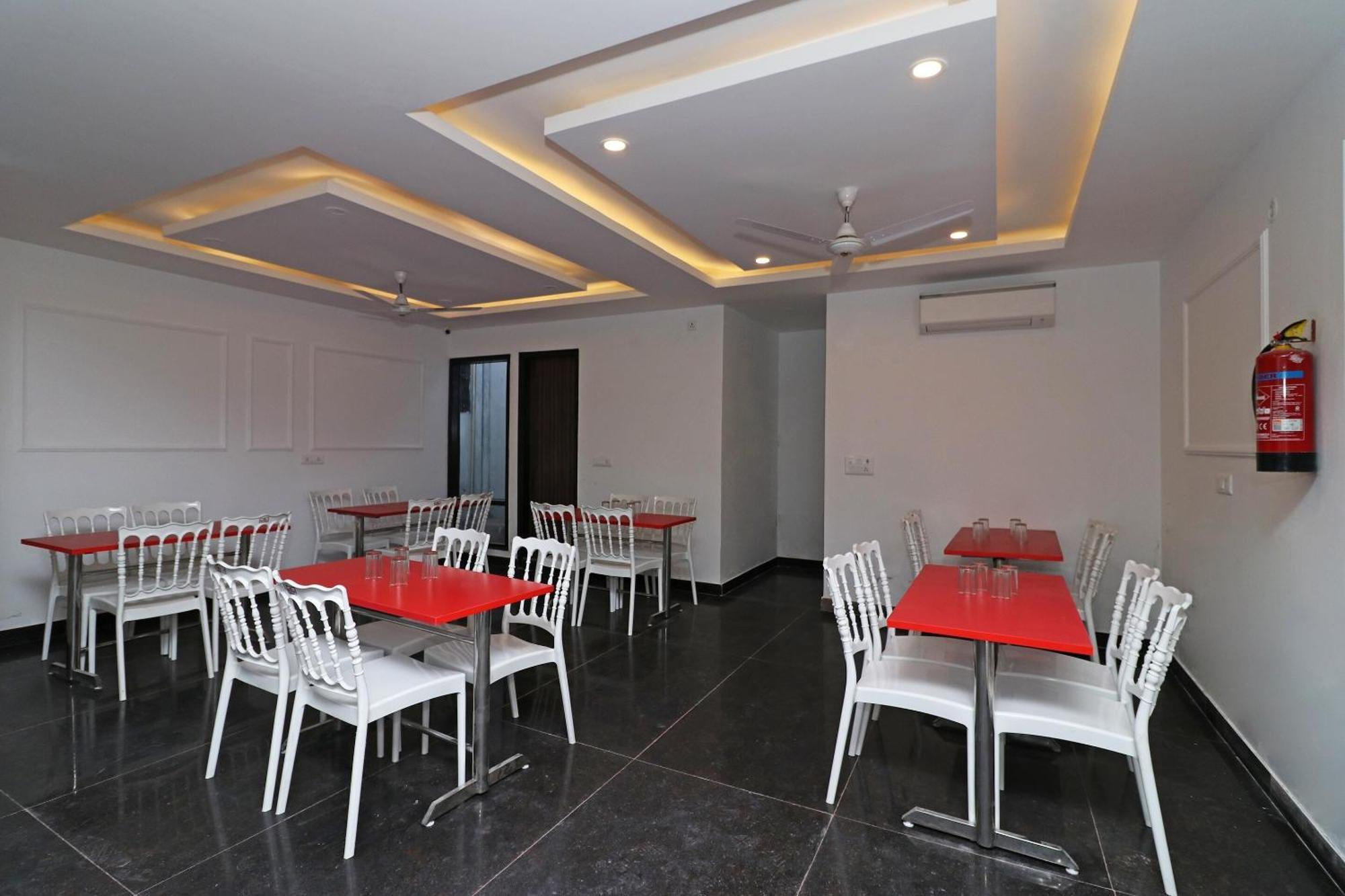 Hotel O Aamara Yeni Delhi Dış mekan fotoğraf